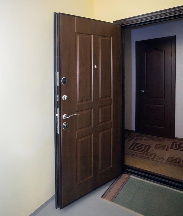 Дверь в квартиру Дверь в квартиру