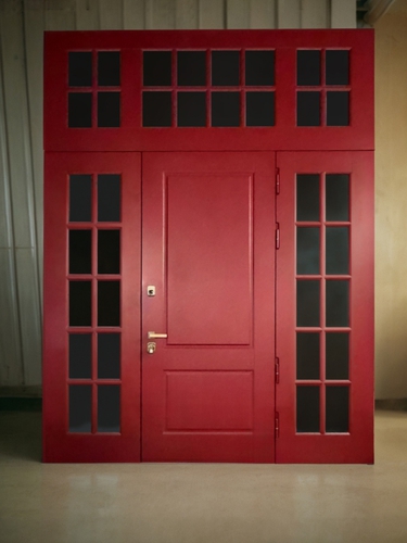 Красная с остеклением