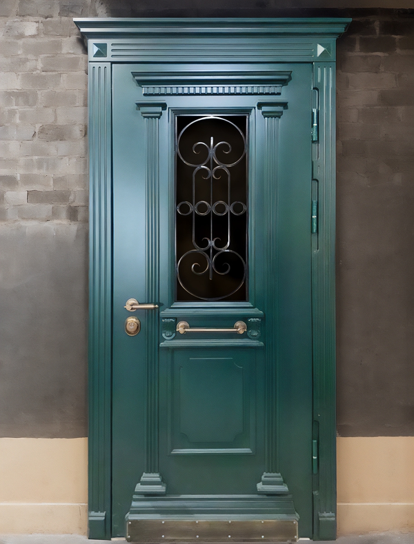 Зеленая дверь с ковкой и карнизом Зеленая дверь с ковкой и карнизом
