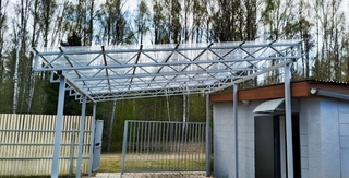 Односкатный навес из прозрачного поликарбоната